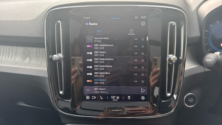 Volvo XC40 2.0 B3P Ultra Dark 5dr Auto Petrol Estate